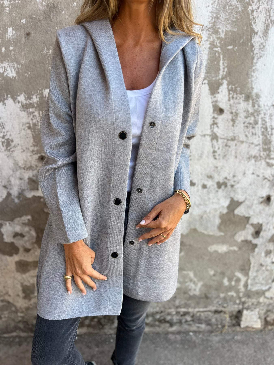 ADRIANA | CARDIGAN WITH BUTTONS AND HOOD